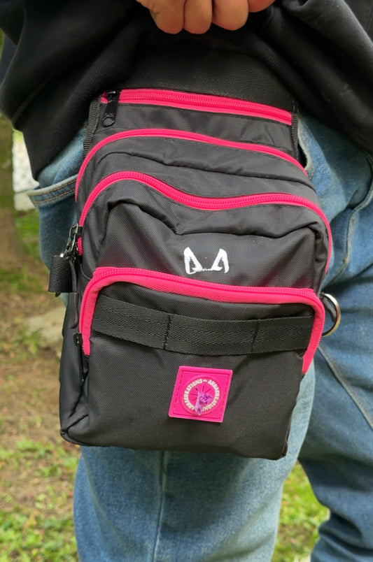 Thigh Treat Bag – Dog Training & Hiking Pouch