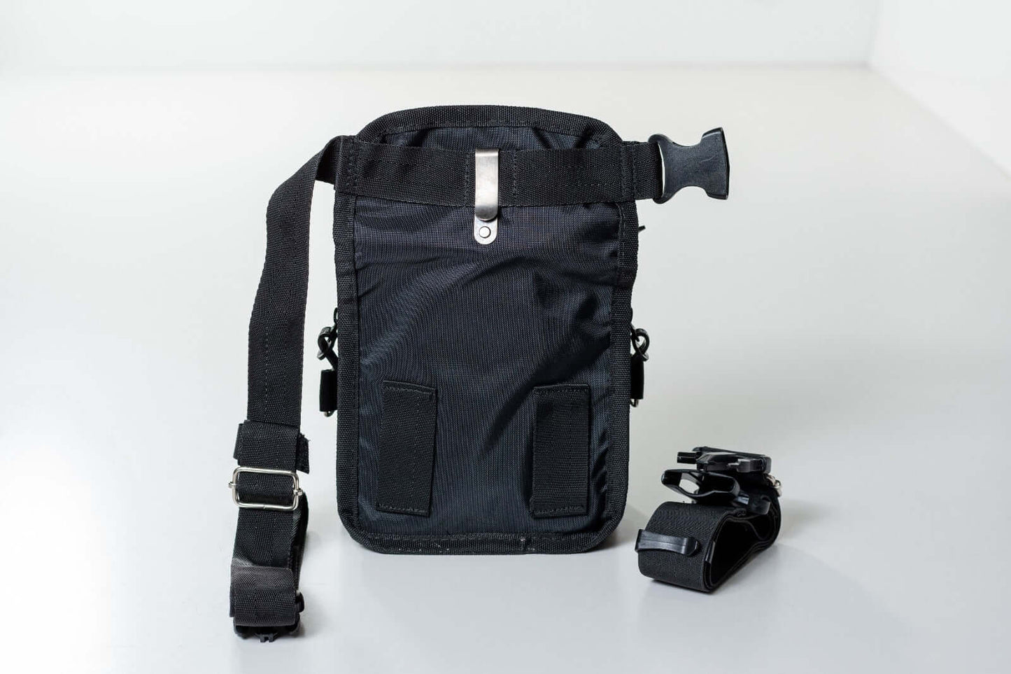 Thigh Treat Bag – Dog Training & Hiking Pouch