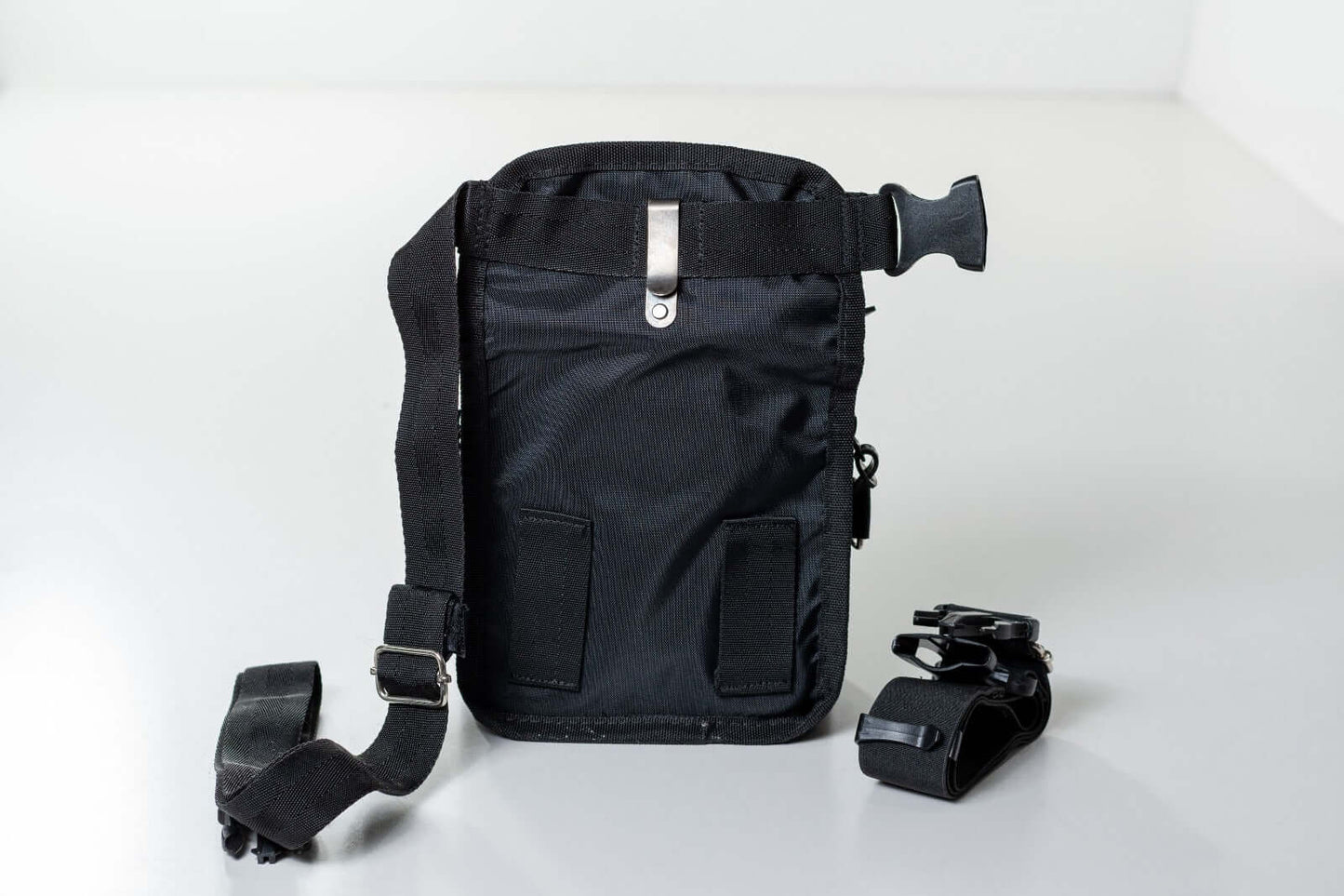 Thigh Treat Bag – Dog Training & Hiking Pouch