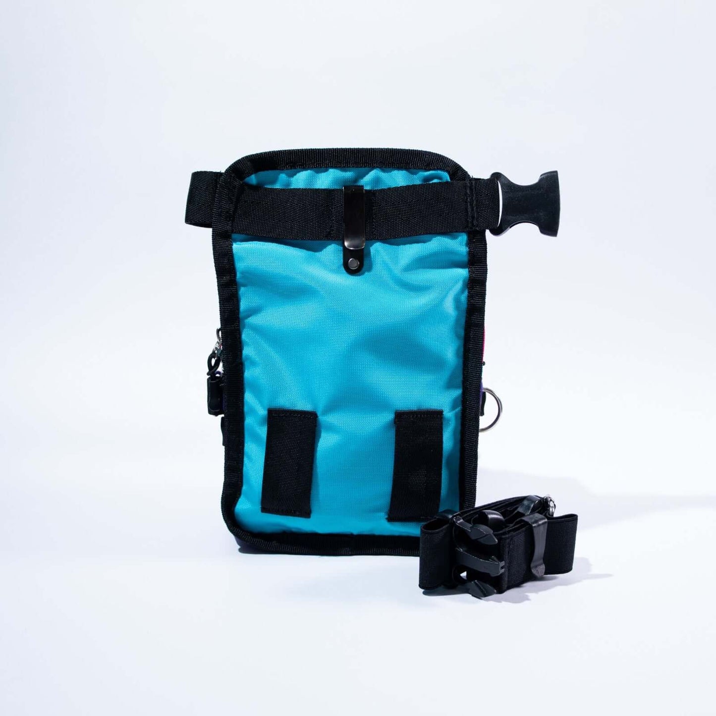 Thigh Treat Bag – Dog Training & Hiking Pouch