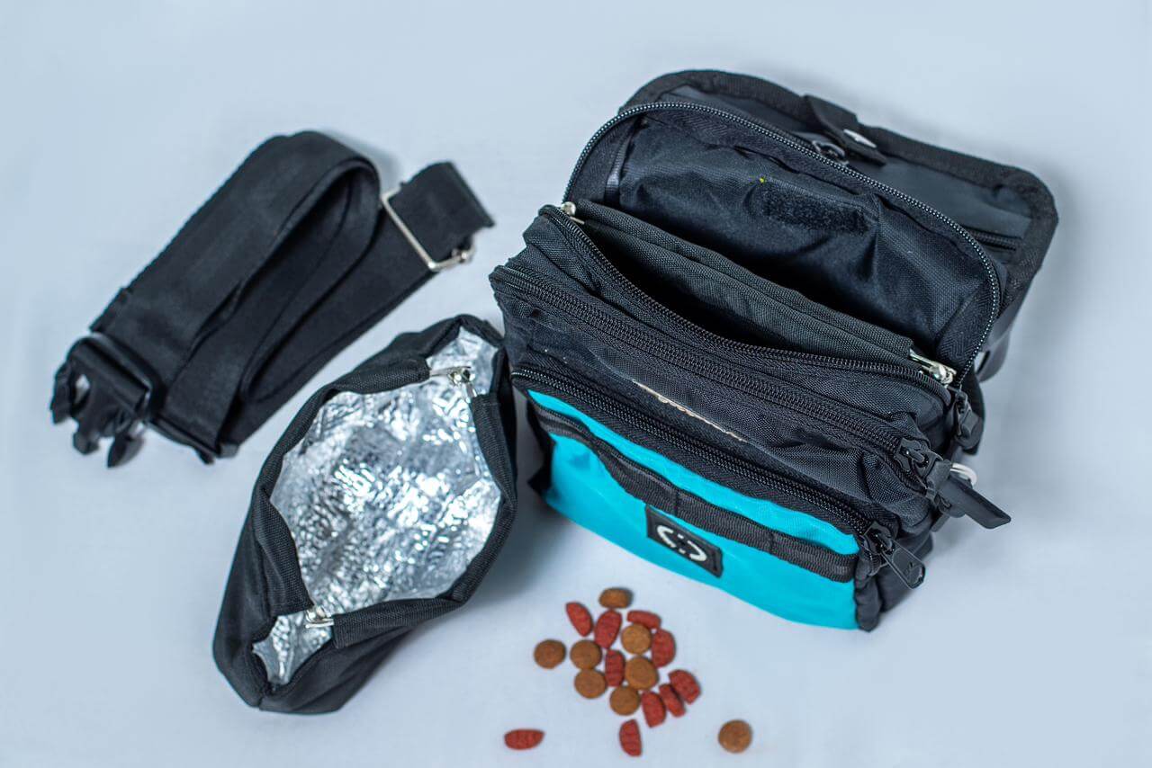 Insulated sleeve with metal closure