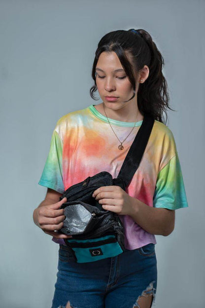Insulated sleeve with metal closure
