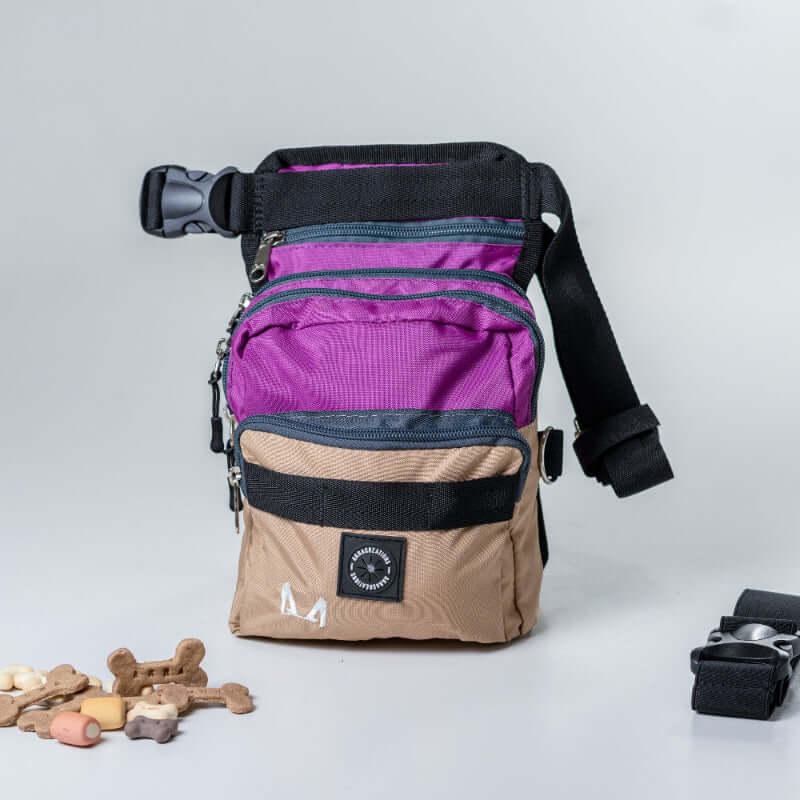 Thigh Treat Bag – Dog Training & Hiking Pouch